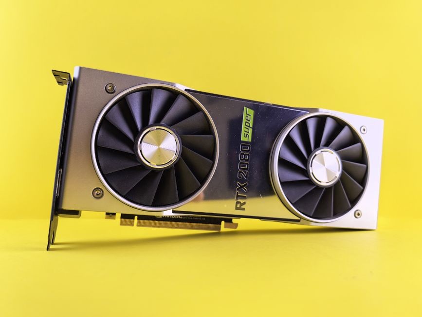 Ilustrasi Teknologi: PC gaming dengan GPU RTX untuk menjalankan AI lokal Windows