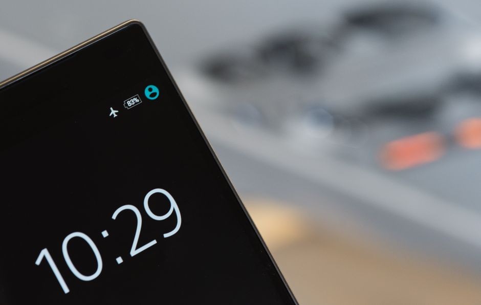 Layar ponsel menampilkan indikator persentase kesehatan baterai yang menurun, ilustrasi kondisi battery health pada perangkat mobile