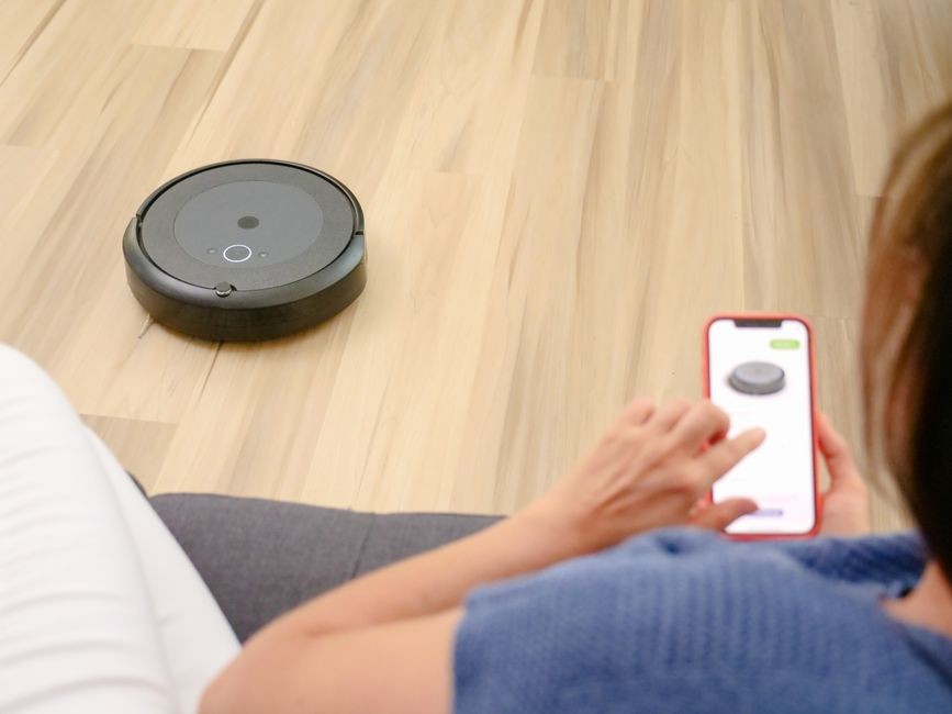 Perangkat rumah pintar yang terhubung ke jaringan WiFi di rumah