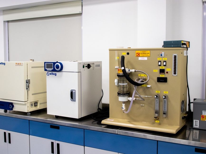 Pengujian sel baterai natrium di laboratorium untuk penyimpanan energi skala besar