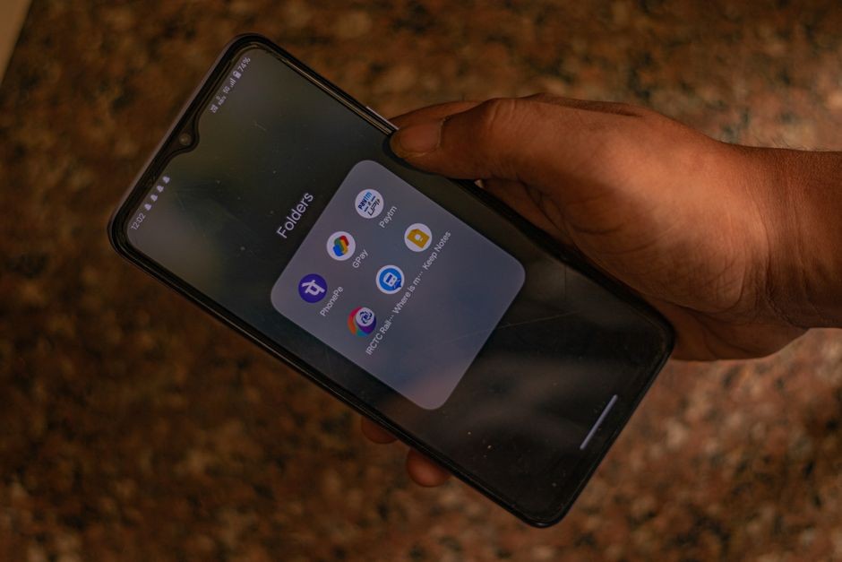 Penyimpanan HP yang penuh oleh file dan cache yang menumpuk