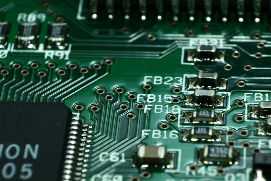 Ilustrasi jalur produksi pabrik elektronik untuk merakit komponen papan sirkuit