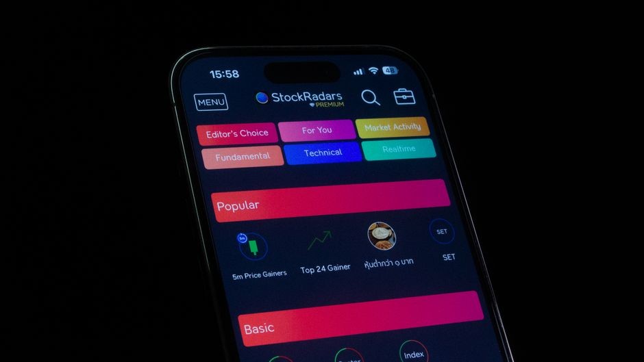 Jari mengetuk menu pengaturan smartphone untuk mengaktifkan private DNS