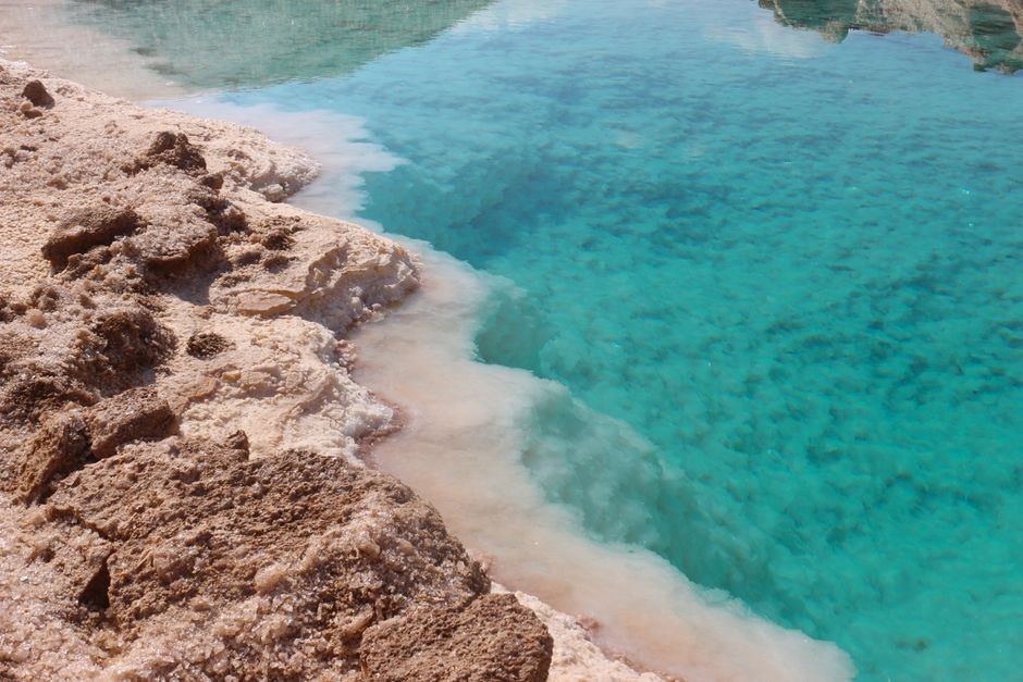 Garam laut sebagai sumber natrium baterai sodium-ion
