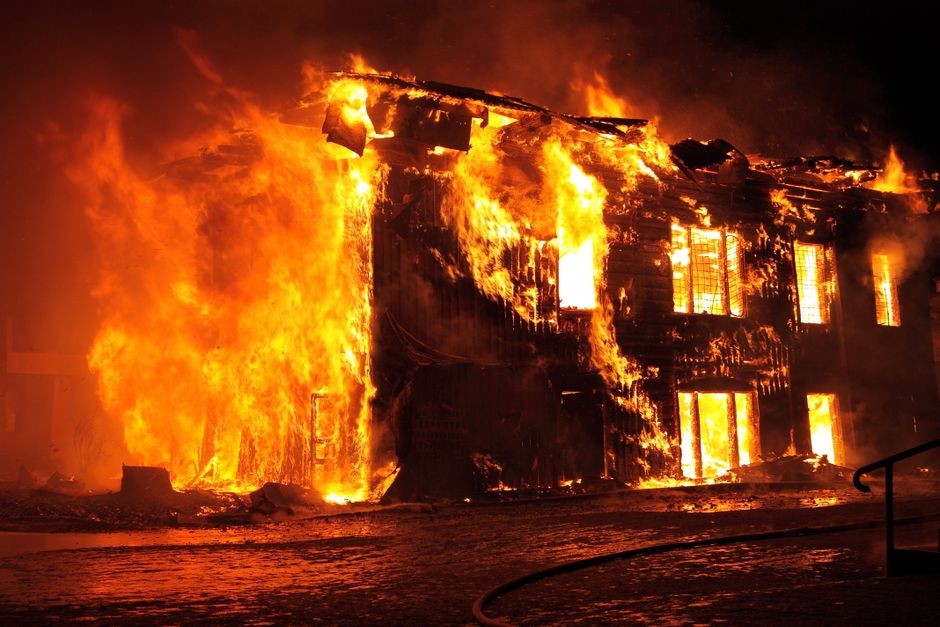 Rumah hangus terbakar akibat kebocoran gas dari kompor dapur