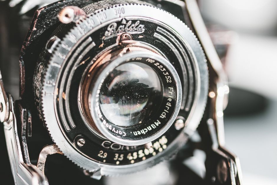 Komponen optik lensa dan sensor kamera dengan detail fotodioda penangkap cahaya