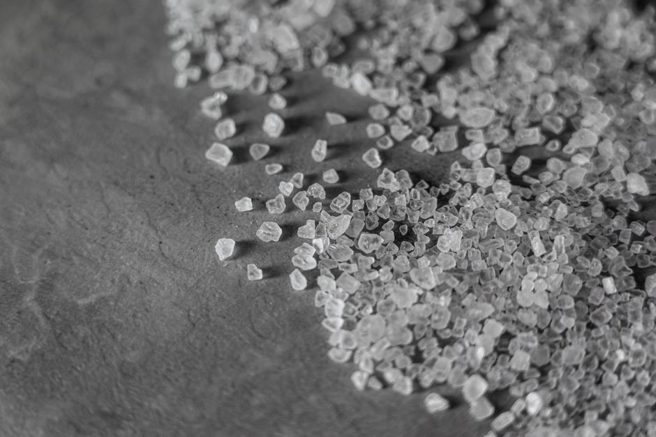 Bungkus silica gel penyerap kelembapan dan kain mikrofiber untuk mengeringkan perangkat elektronik