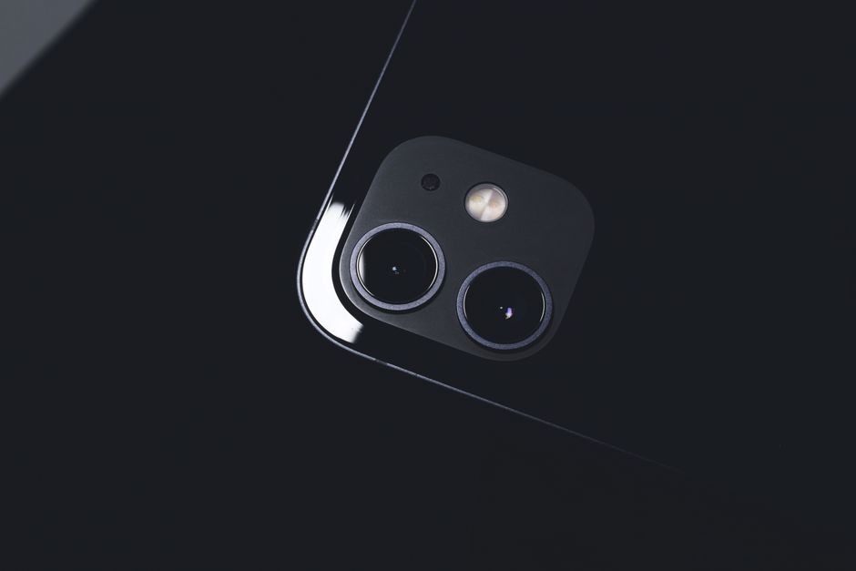 Ilustrasi lensa dan sensor kamera smartphone optik berpresisi tinggi