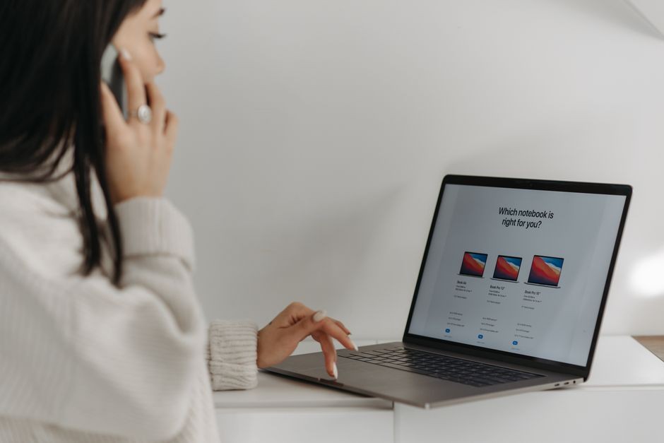 Menu penghapusan data penelusuran pada pengaturan browser ponsel untuk membersihkan jejak internet