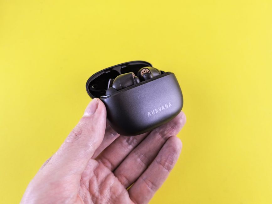 Casing pengisian daya earbuds nirkabel terbuka