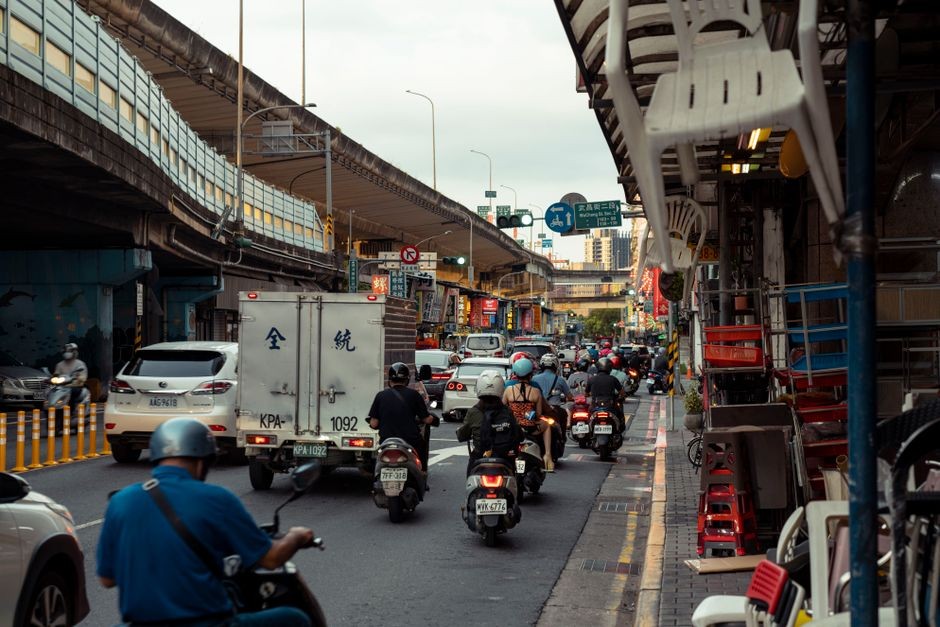 Motor matic tersita di kemacetan kota, kondisi stop-and-go yang mempercepat usia oli