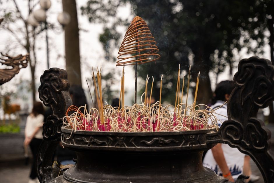 Asap obat nyamuk bakar yang mengisi ruangan tertutup setiap malam