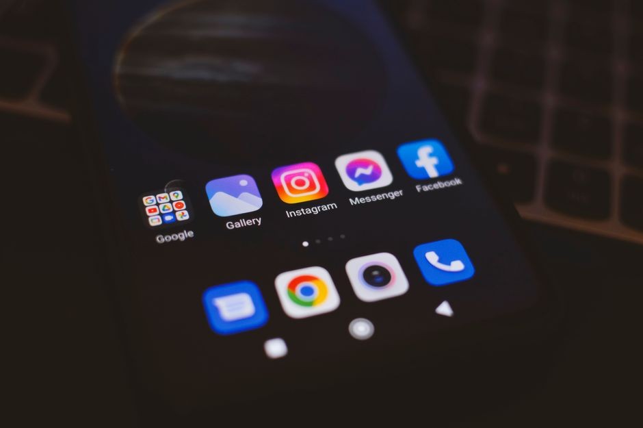 Tampilan menu pengaturan sistem pada layar ponsel