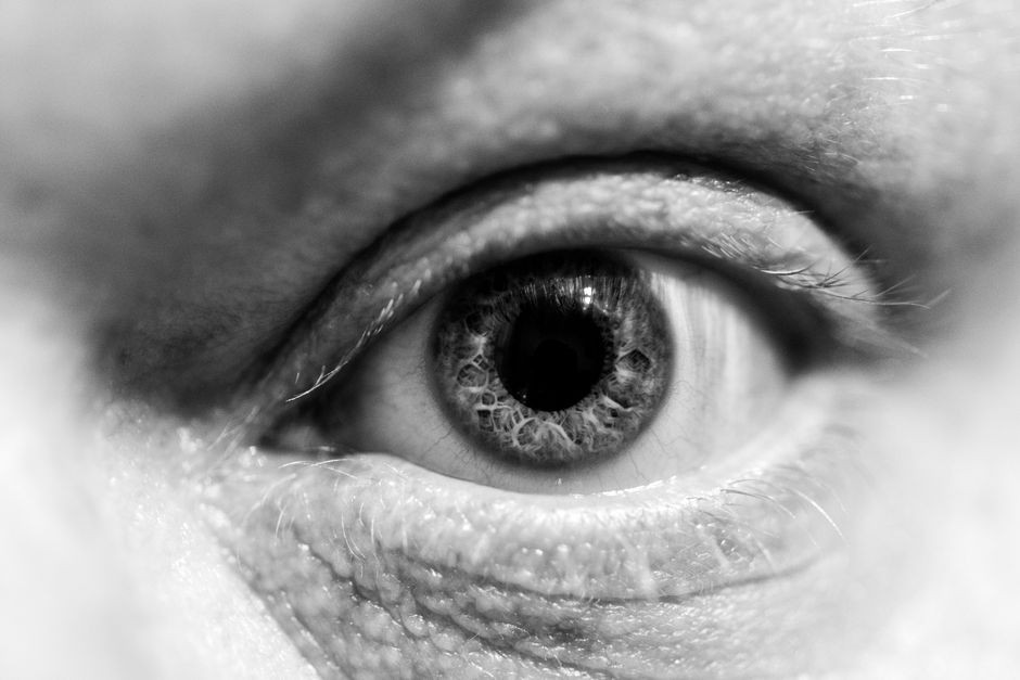 Pemeriksaan mata oleh dokter spesialis optometri