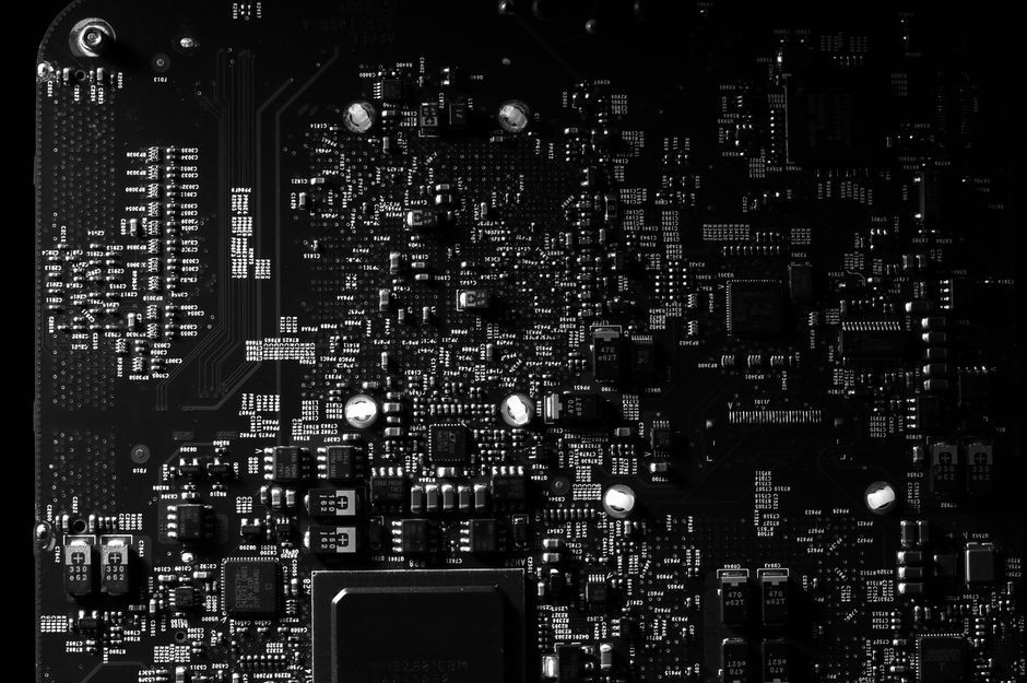 Lempengan sirkuit prosesor dan komponen motherboard perangkat elektronik