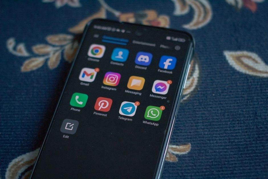Menu Pengaturan aplikasi di hp Android untuk menonaktifkan atau memaksa berhenti aplikasi bawaan