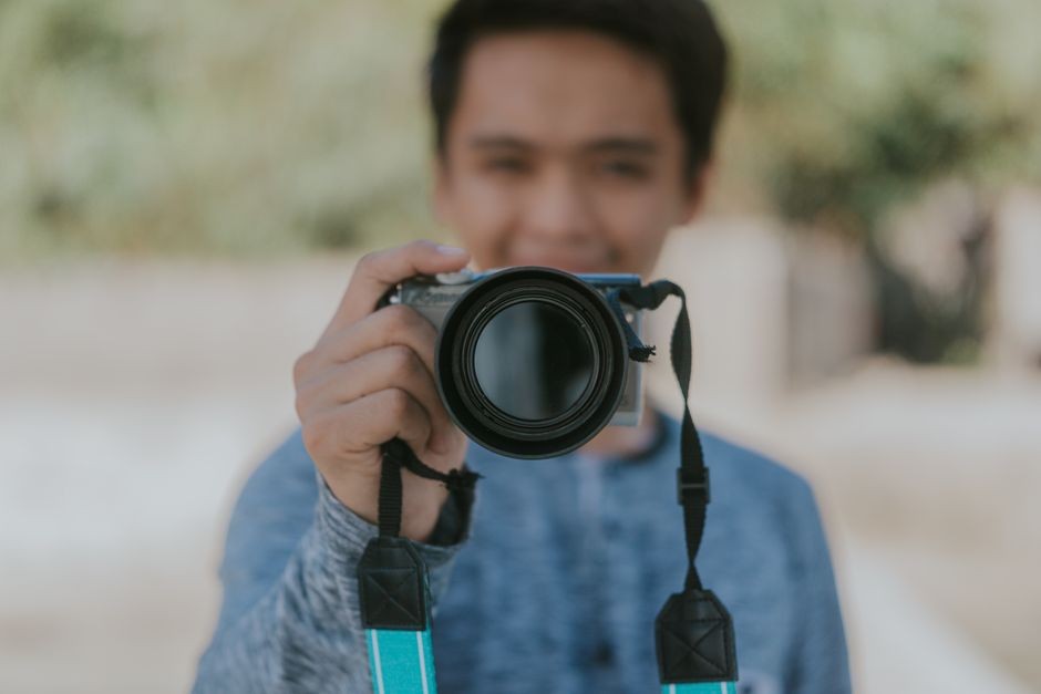 Lensa telefoto untuk menangkap objek jarak jauh dengan detail optik tajam
