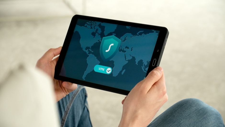 Pengamanan enkripsi jaringan digital dan perlindungan data pribadi koneksi internet