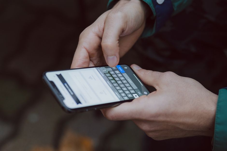 Tampilan keypad angka pada smartphone untuk memasukkan kode verifikasi dan sandi rahasia