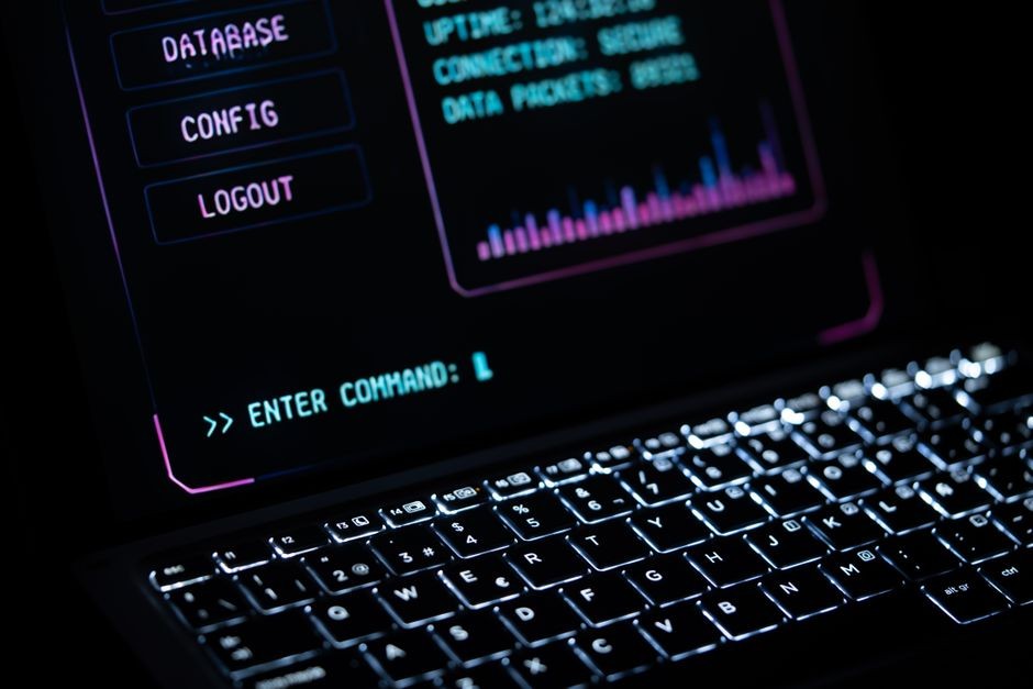 Perlindungan privasi digital dan enkripsi data aplikasi pada perangkat smartphone