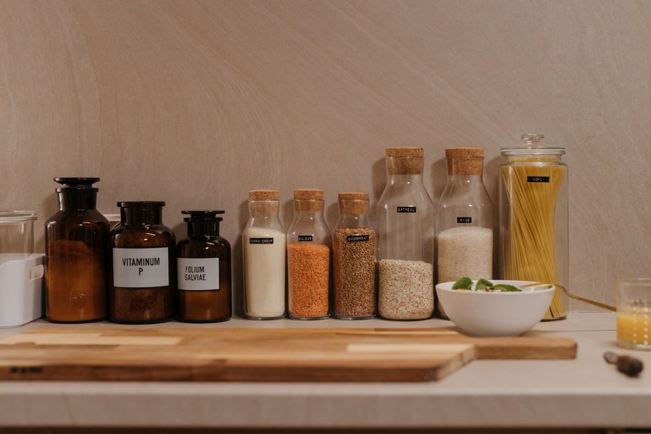 Mangkuk kaca borosilikat dan keramik tahan panas untuk menghangatkan makanan dengan aman